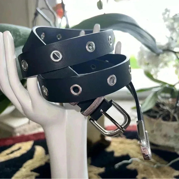 Kendall & Kylie Women’s Black Vegan Belt with Silver-Tone Buckle Accents M/L - Picture 4 of 13